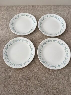 Corelle set of 4 side plates
